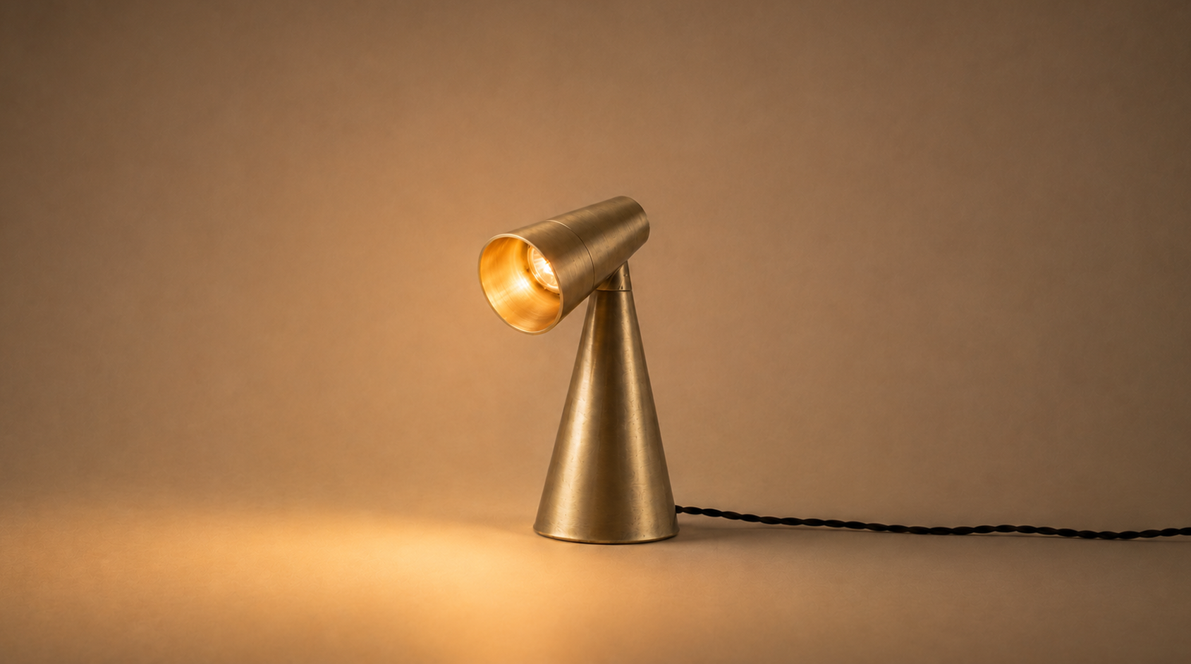 Milieu Table Lamp 1 in unlacquered brass, warm light