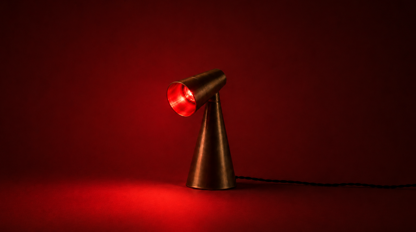 Milieu Table Lamp 1 in unlacquered brass, red light